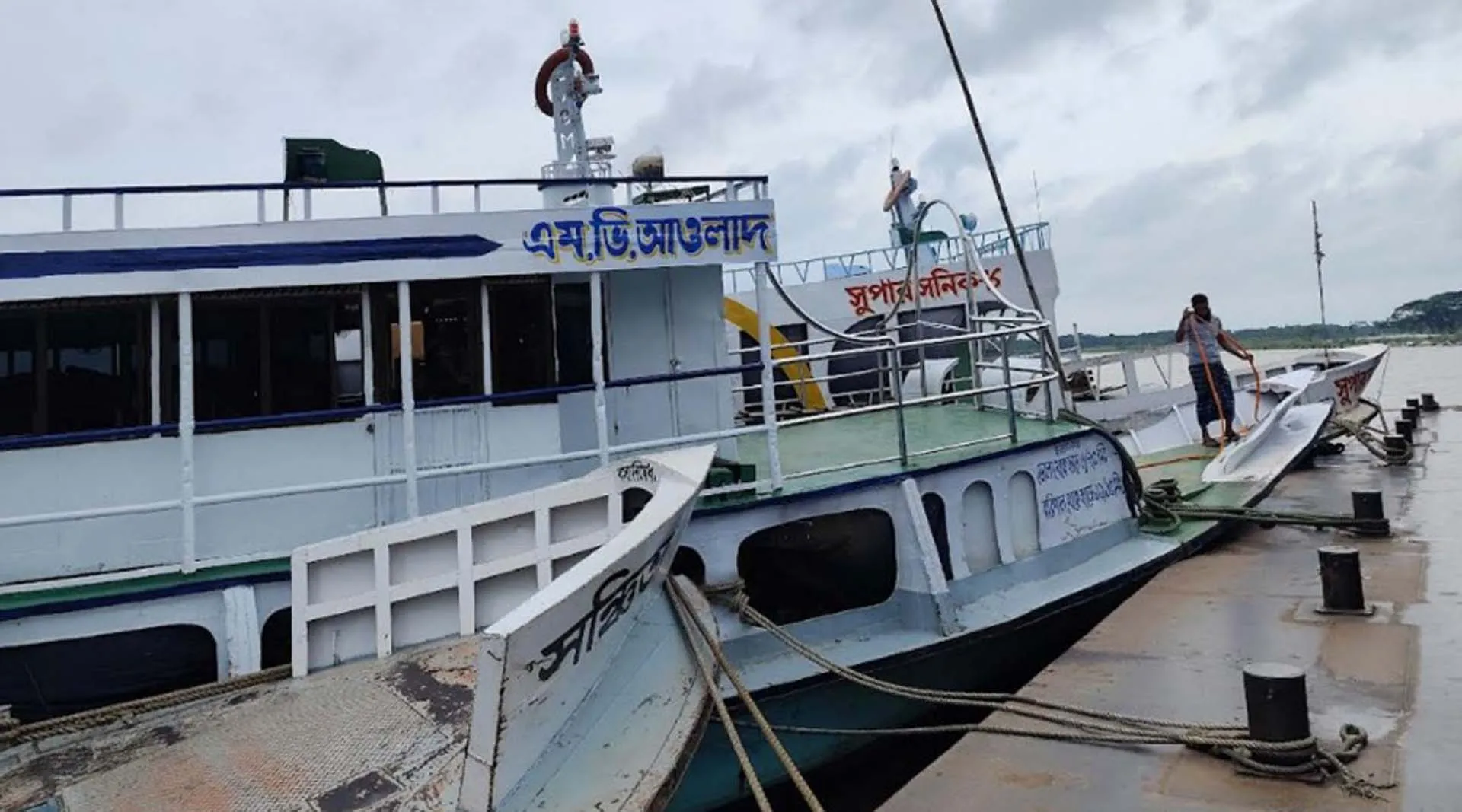 ভোলার ৮ নৌরুটে যাত্রীবাহী লঞ্চ চলাচল বন্ধ